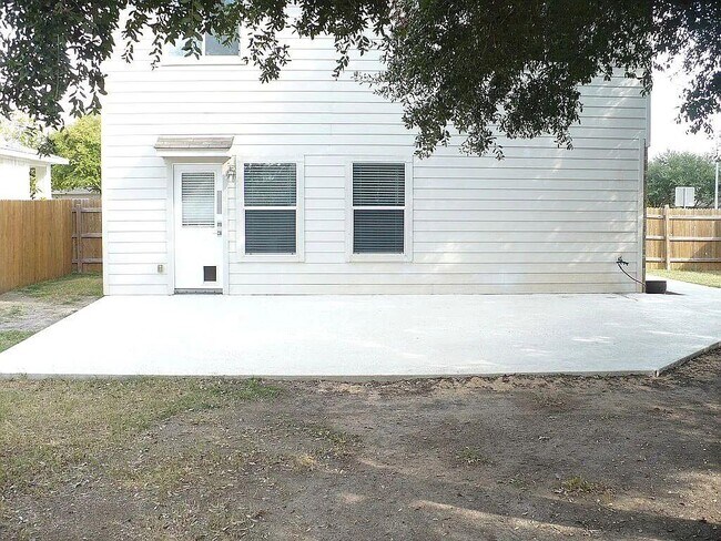 Building Photo - 1200 Kenneys Way