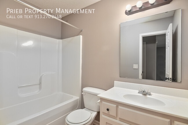 Building Photo - 714 N Findley St