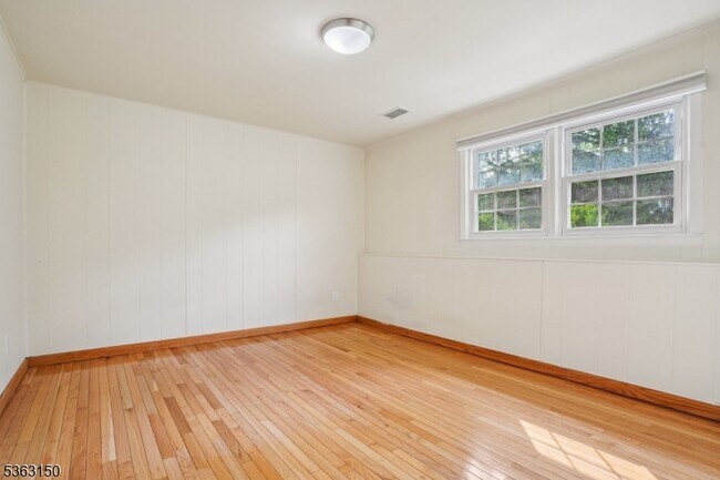 Building Photo - 20 Brookside Pl