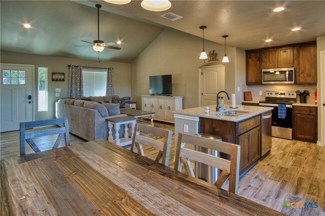 Building Photo - 1139 Cedar Bend