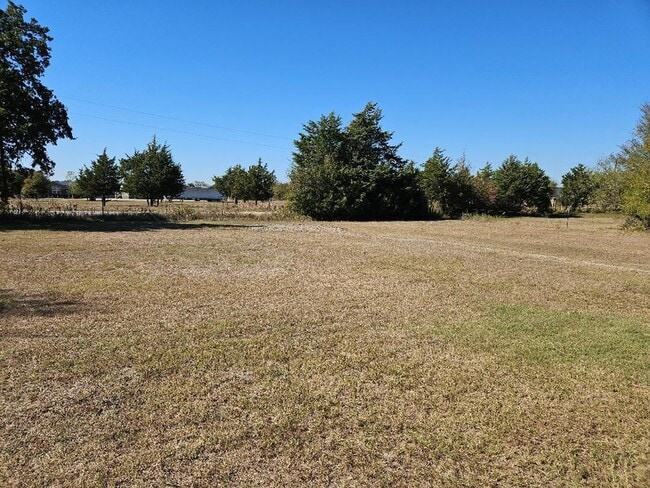 Building Photo - 482 McDonald Ln W