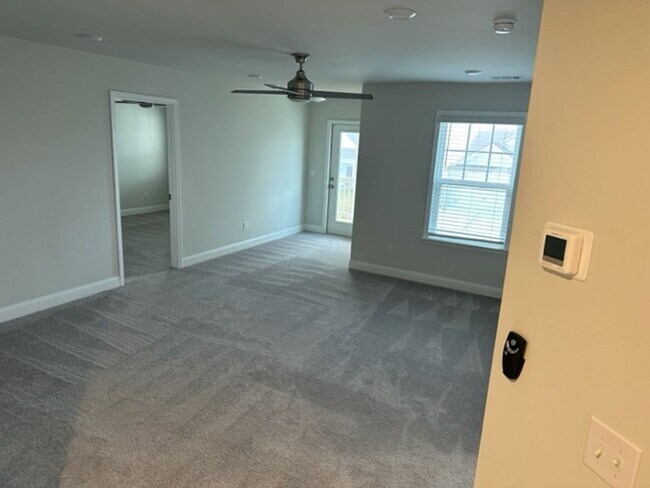 Building Photo - 5 Bedroom / 4 Bathroom House at Malind Bluff