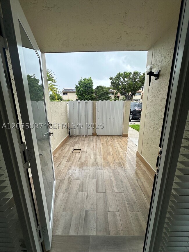 Building Photo - 14357 Kendale Lakes Dr
