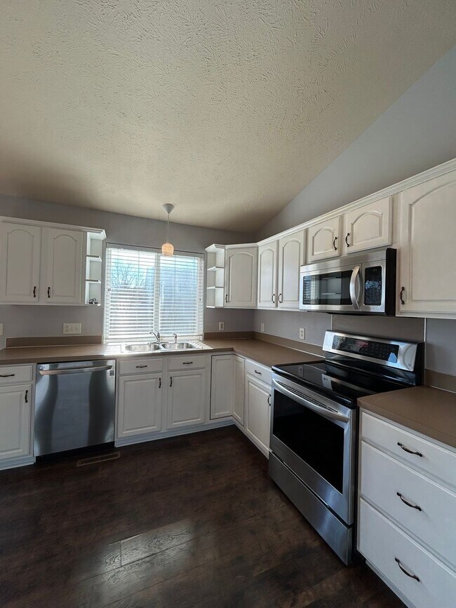 Building Photo - Spacious 3 Bed, 2 Bath Home in Papillion, Ne