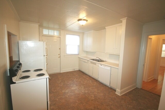Building Photo - Spacious 1 Br Apt / Near Duke West and Downtown