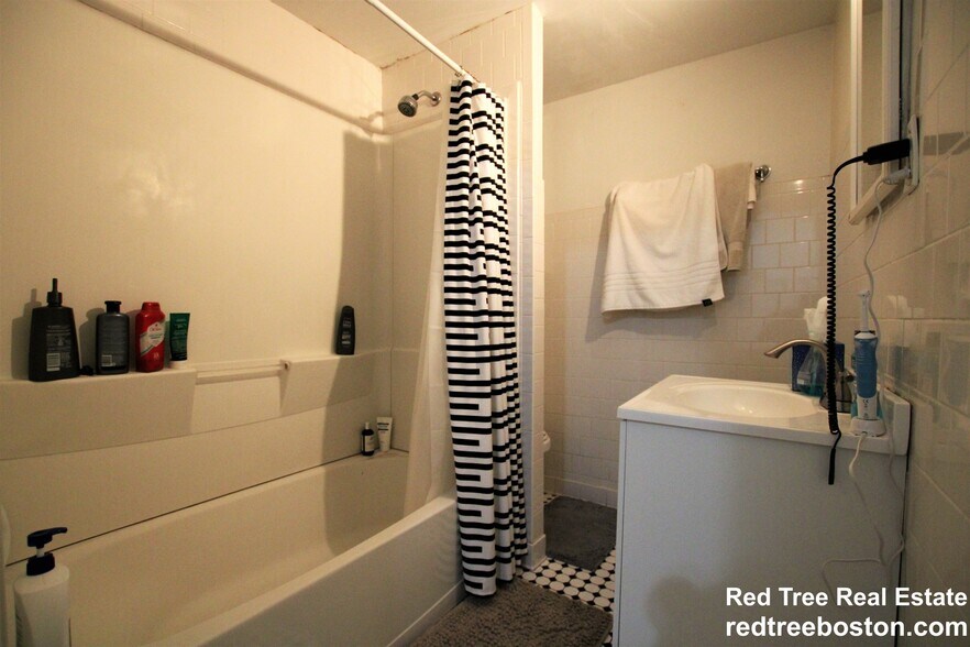 Building Photo - 316 St Paul St