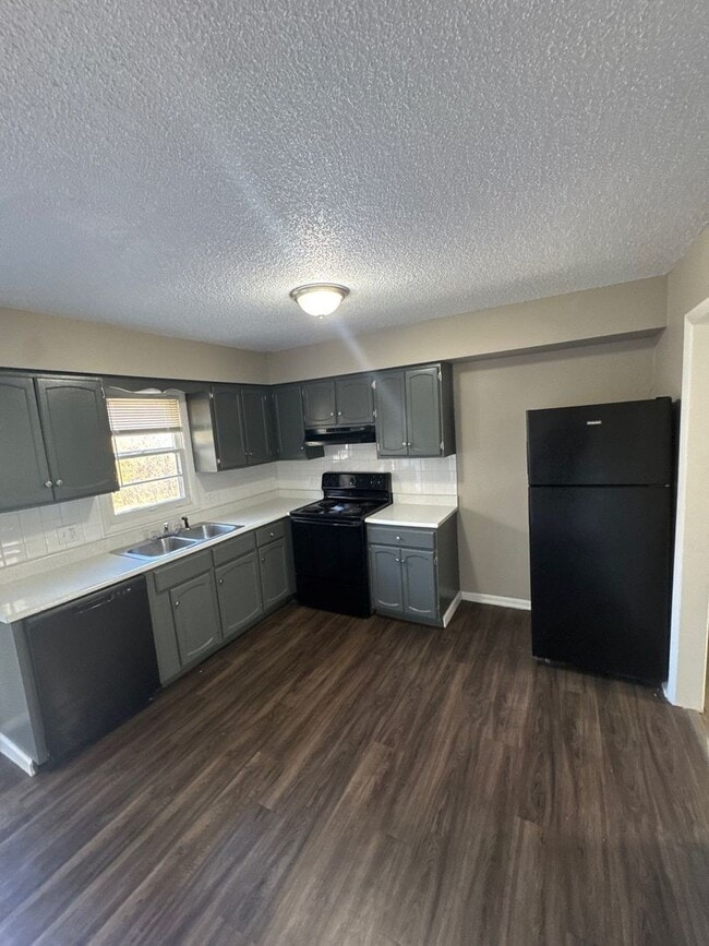 Building Photo - AVAILABLE NOW!! Oak Grove 3 Bed 2 Car garage!