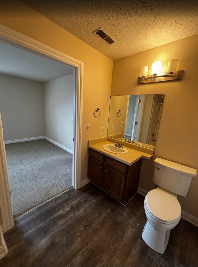 Building Photo - 542 Pewaukee Rd