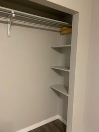 Building Photo - 2 Bedroom Apartment in Jewel Lake!