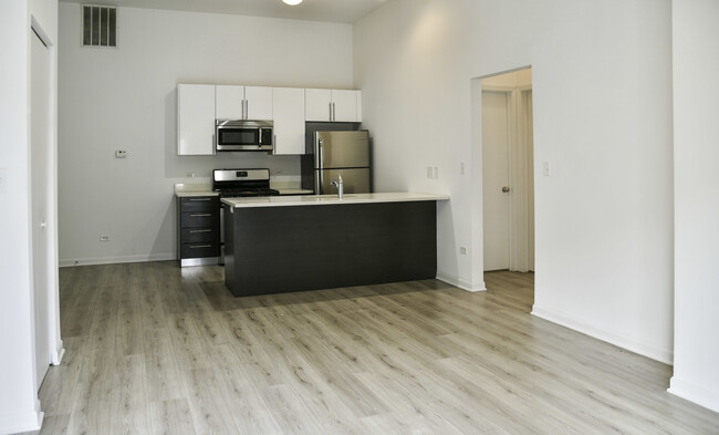 Building Photo - 2022 S Throop St