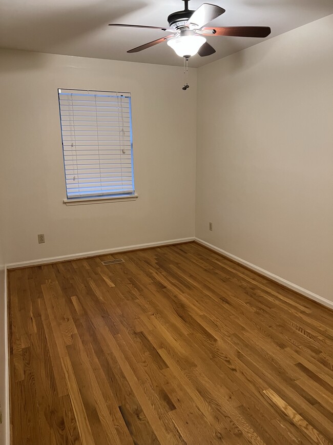 Building Photo - 410 21st St E