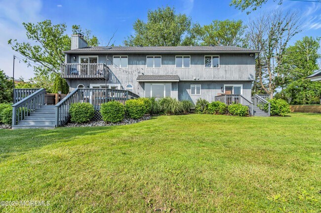 Building Photo - 105 Riverview Ave