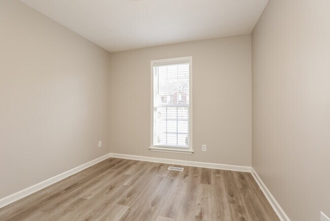 Building Photo - 721 Shandale Dr