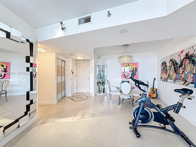 Building Photo - 1000 W Island Blvd