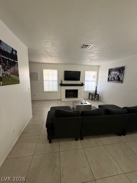 Building Photo - 5576 W Rochelle Ave.