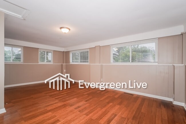 Building Photo - 1144 Chelsea Ave