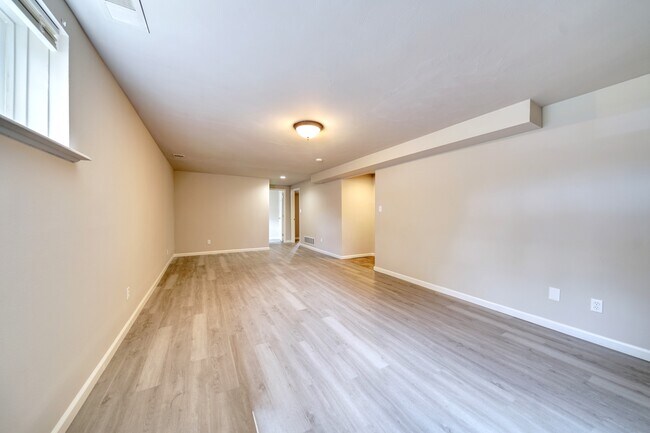 Building Photo - 1206 Westmoreland Rd