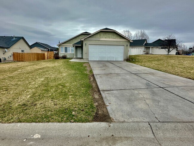 Building Photo - New on the market!