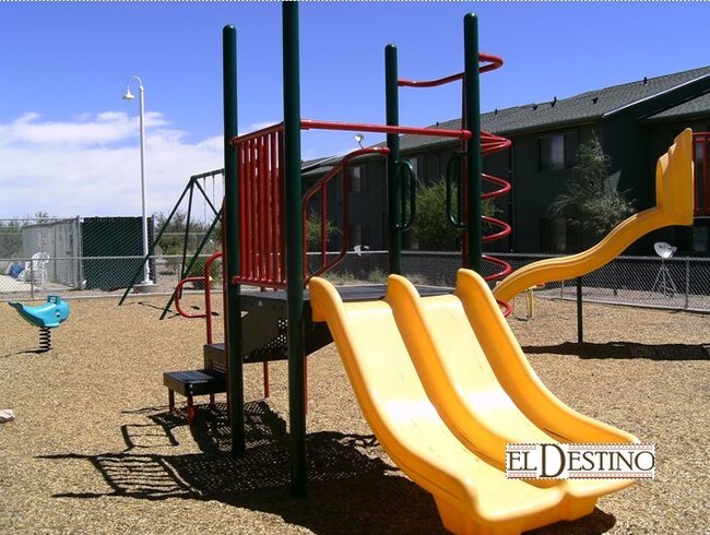 Building Photo - El Destino