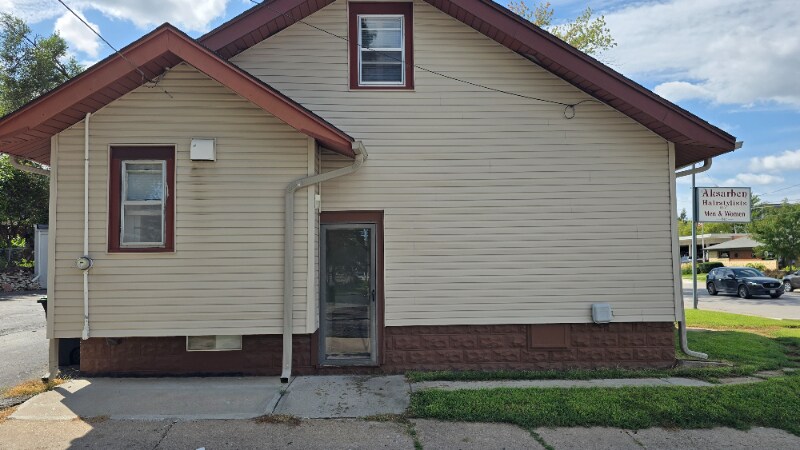Building Photo - 915 S 48th St