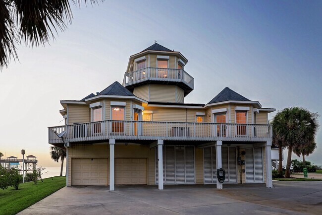 Building Photo - 22621 Bay Point Dr