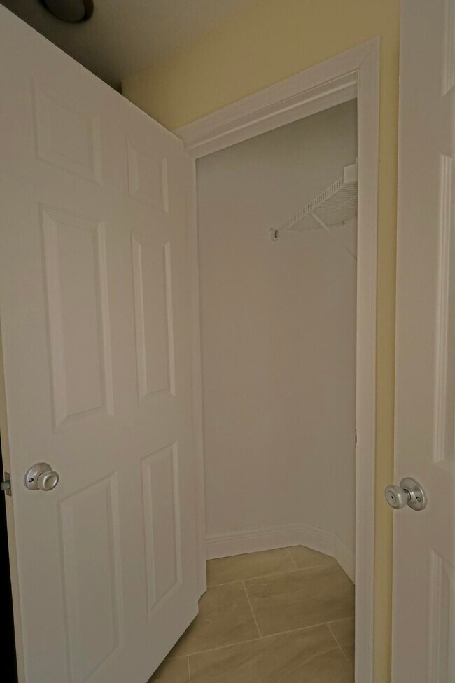 Building Photo - 2168 Paloma St