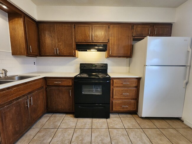 Building Photo - Cute 3 bedroom Townhome in Shawnee!