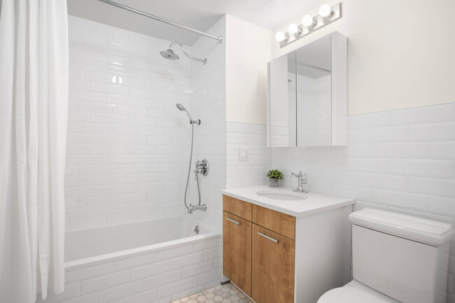 Building Photo - 517 W 45th St