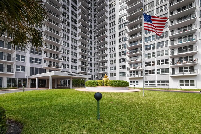 Building Photo - 405 N Ocean Blvd