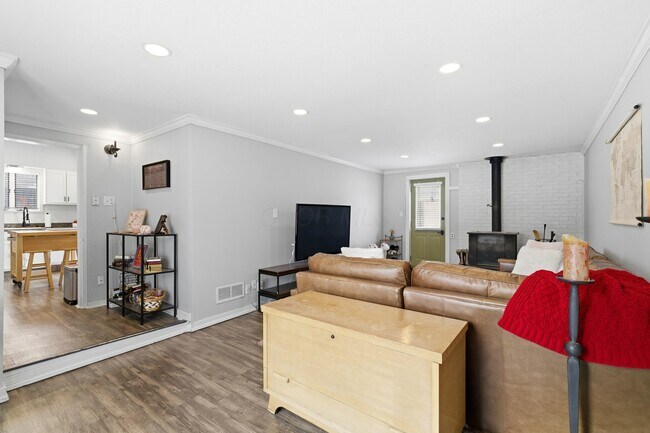 Building Photo - 1374 Ida Ave