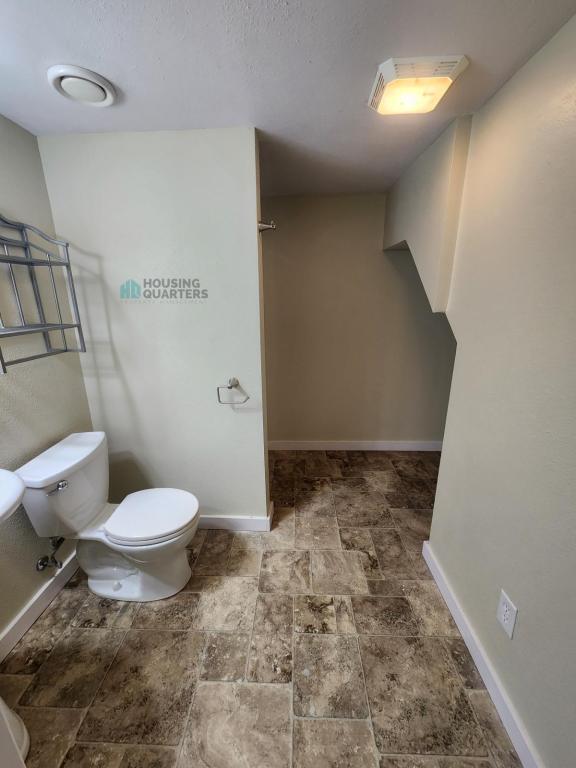 Building Photo - 1615 E Bismark Ave