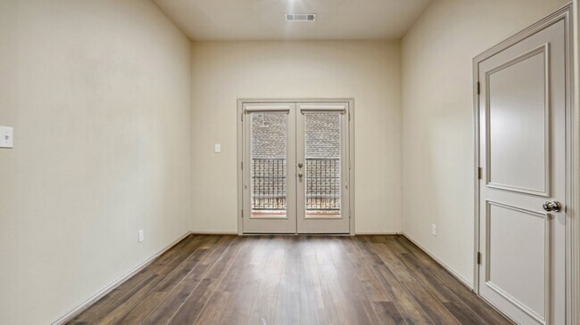 Building Photo - 104 Stonehaven Ct