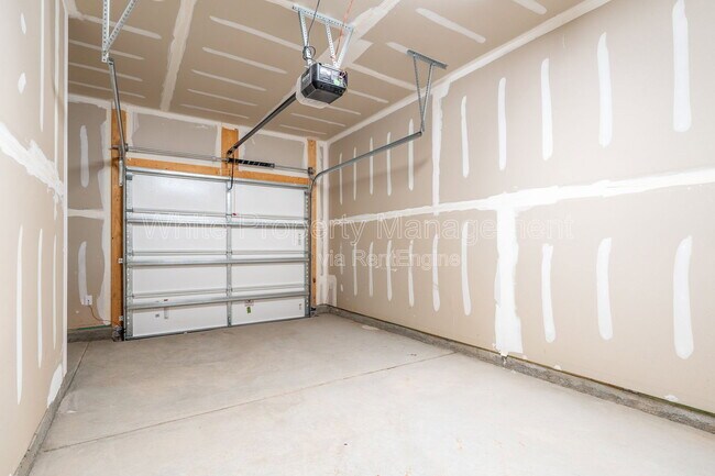 Building Photo - 1556 Cedar Tree Dr