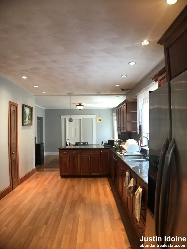 Primary Photo - 60 Trowbridge St