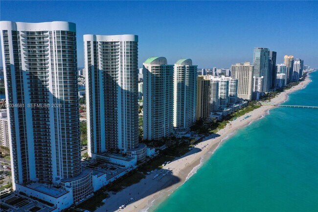 Building Photo - 16001 Collins Ave
