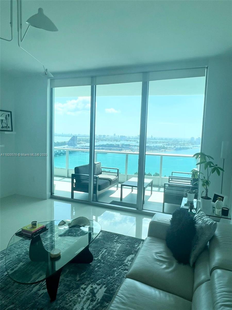 Building Photo - 900 Biscayne Blvd