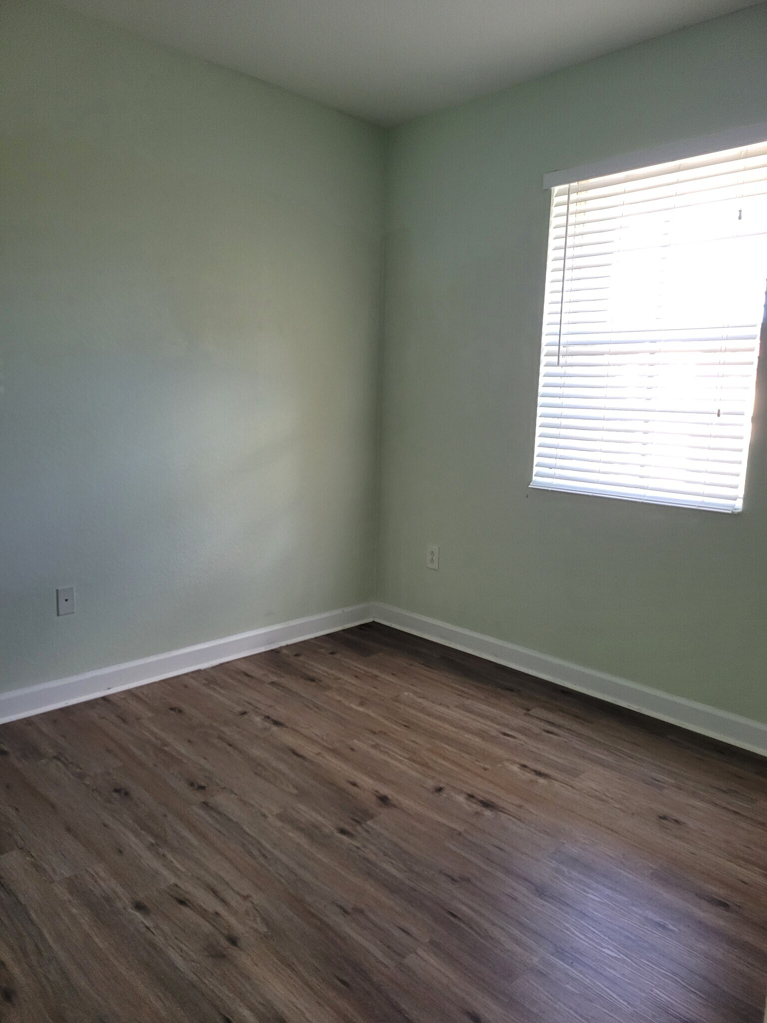 2nd bedroom - 3365 NE 14th Dr