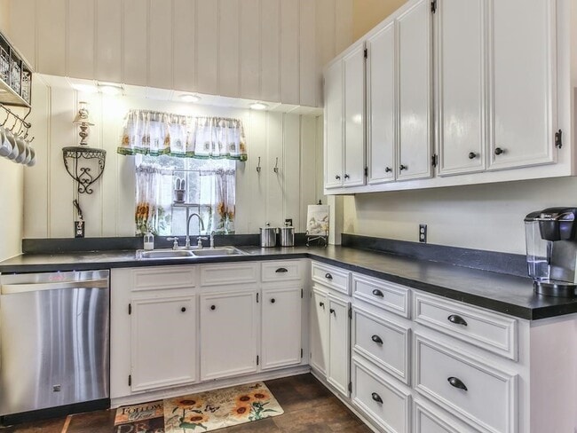 Building Photo - 509 E Luhn St