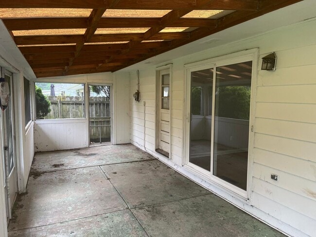 Building Photo - 5101 Holbrook Dr