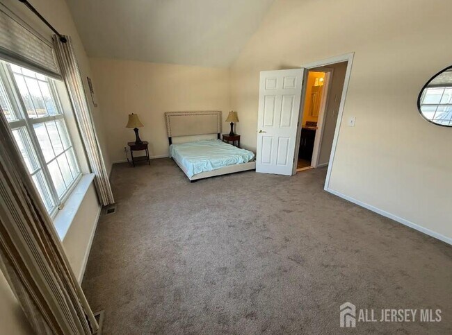 Building Photo - 942 Thomas Ave