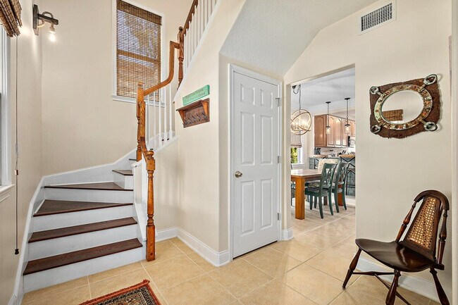 Building Photo - 27 Desoto Pl