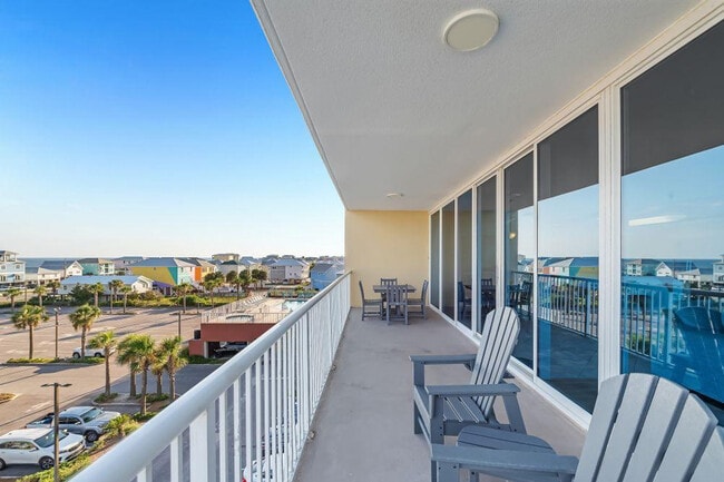 Building Photo - 1524 W Beach Blvd