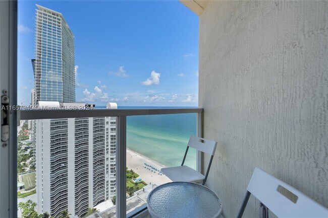Building Photo - 16699 Collins Ave