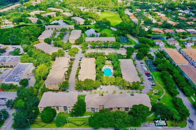 Building Photo - 1700 Crestwood Ct S