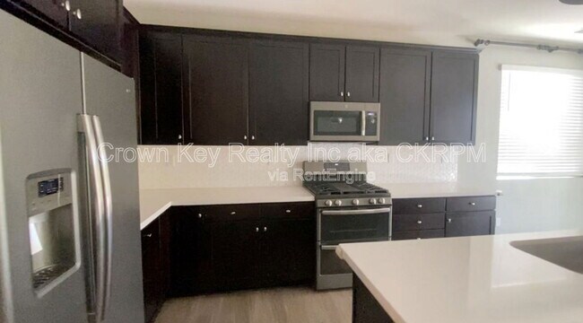 Building Photo - 2254 Middlebury Dr