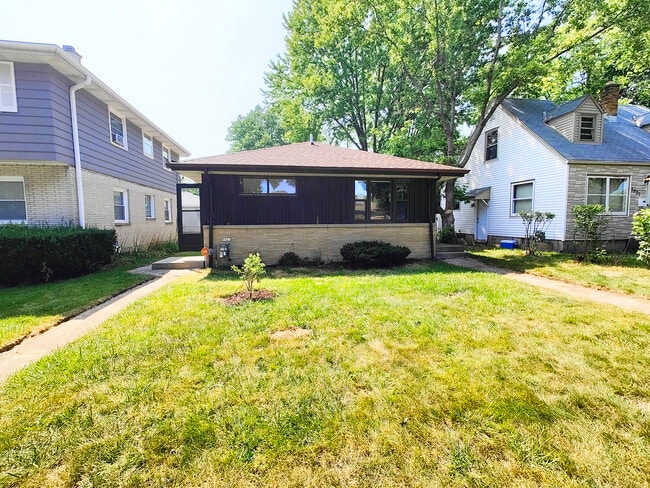 Primary Photo - 5921 N 66th St