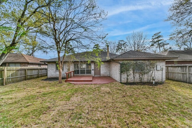 Building Photo - 2511 Pine Cone Dr