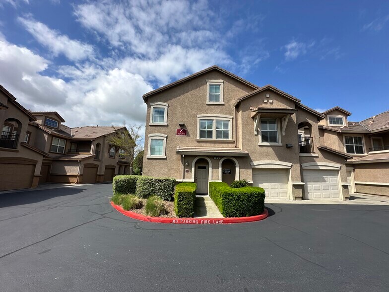 Building Photo - 5350 Dunlay Dr