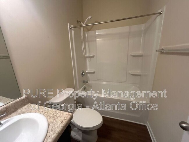 Building Photo - 156 Sunland Blvd