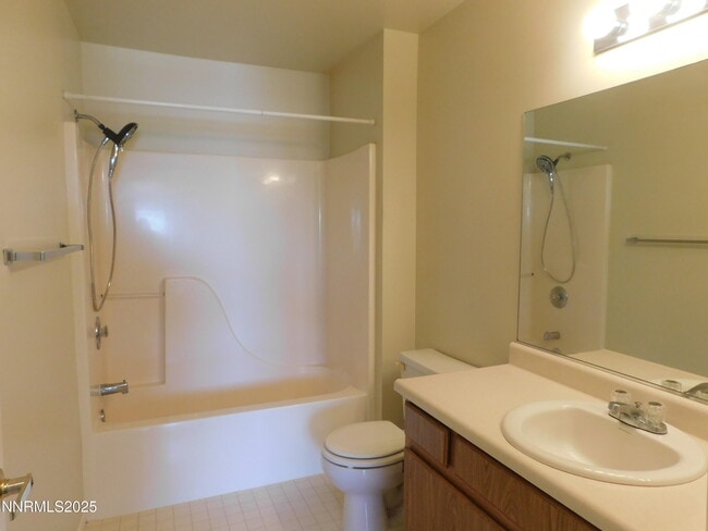 Building Photo - 240 Serpa Pl